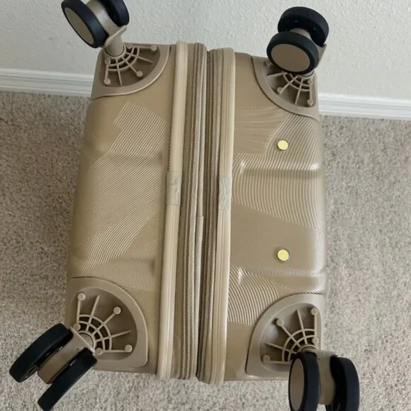 Samantha Brown 22" Hardside Carry-On Spinner , Luggage CHAMPAGNE nwt - Picture 2 of 14